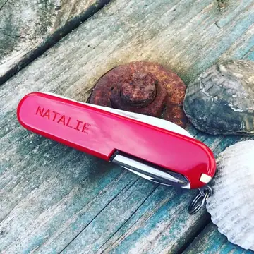 Gravering i trä eller akryl